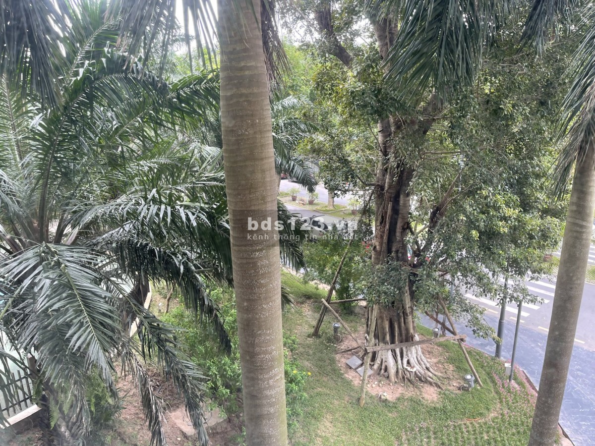 Bán căn hộ chung cư 65m2 2 PN tại Ecopark. Nhà đã có sổ đỏ chính chủ, 2 phòng ngủ 2 phòng vệ sinh.