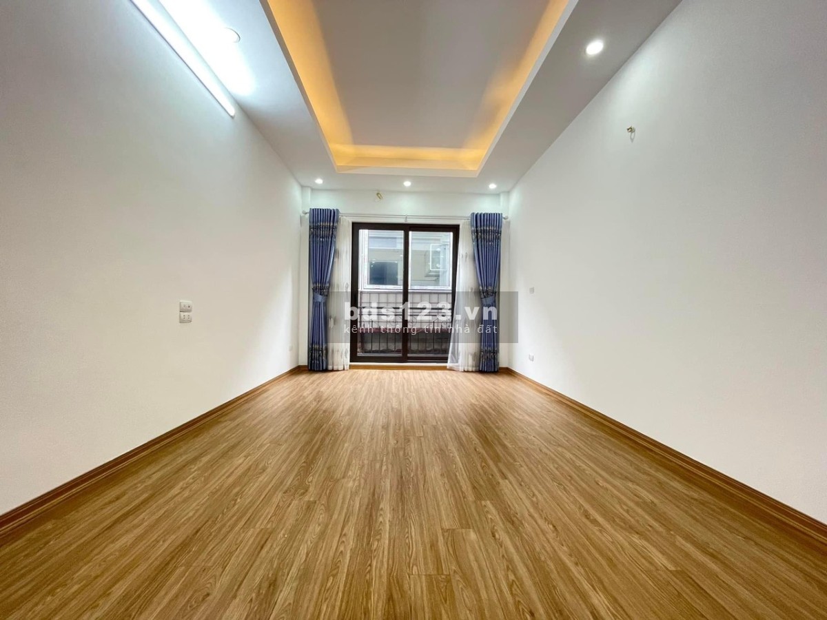 Bán nhà trung tâm Hai Bà Trưng, nhà to ngõ rộng, dt 35m2, 5 tầng, mt 3.5m, giá 5.2 tỷ