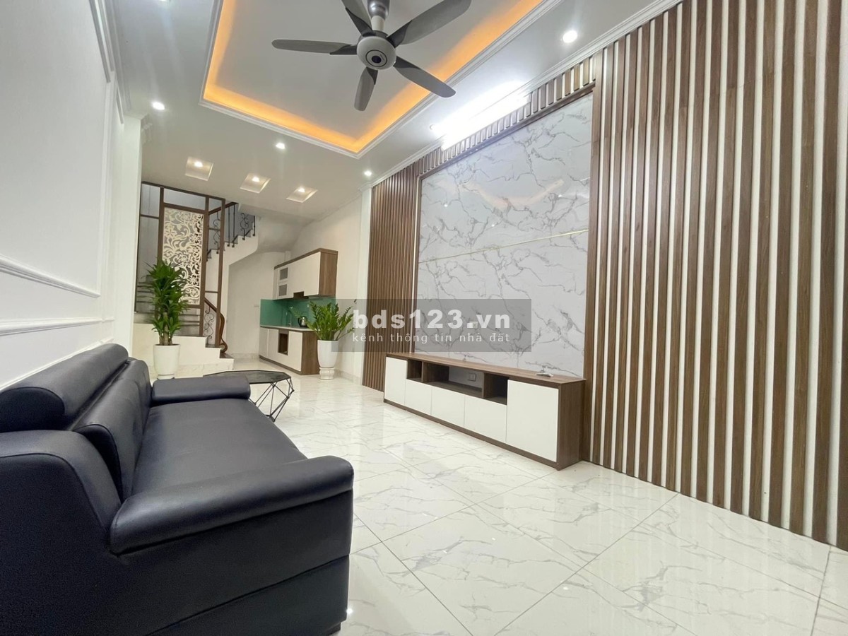 Bán nhà trung tâm Hai Bà Trưng, nhà to ngõ rộng, dt 35m2, 5 tầng, mt 3.5m, giá 5.2 tỷ