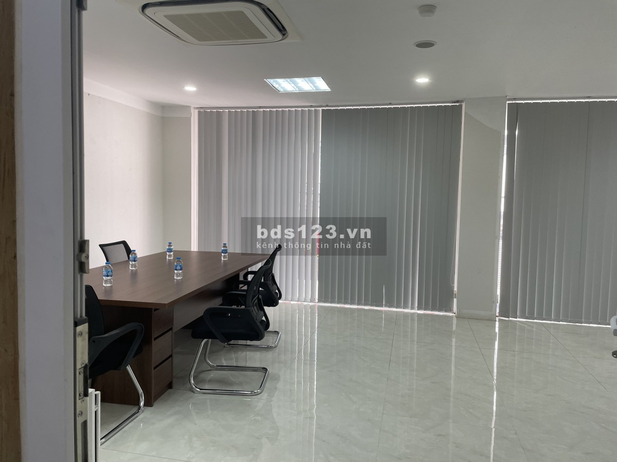 Cho thuê văn phong toà nhà Sinh Úc tầng 2 số 135/24-26 Nguyễn Hữu Cảnh