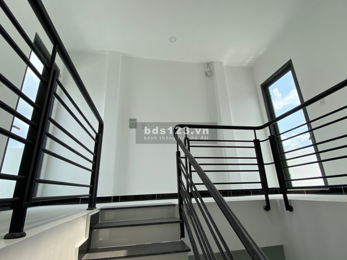 KHU PHÂN LÔ - ĐƯỜNG NHỰA 8M - SÁT VINHOMES GRAND PARK. NHÀ MỚI, VÔ Ở NGAY.