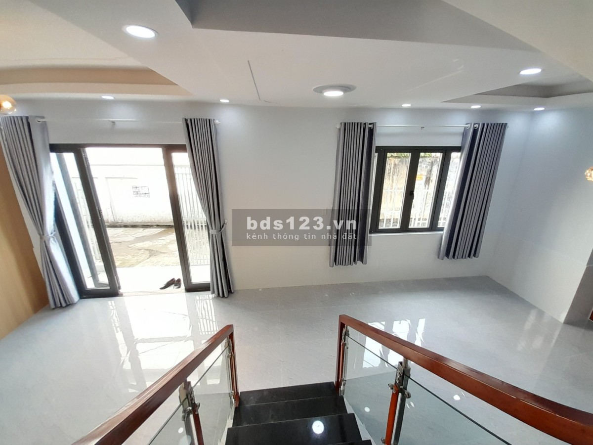 HẺM TRƯỚC NHÀ 5M - MỘT CĂN RA MẶT TIỀN KHA VẠN CÂN 