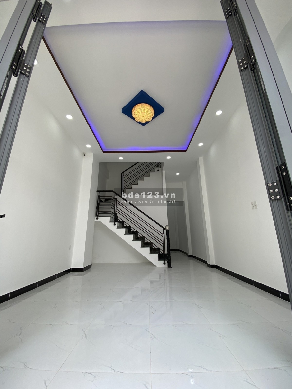 KHU PHÂN LÔ - ĐƯỜNG NHỰA 8M - SÁT VINHOMES GRAND PARK. NHÀ MỚI, VÔ Ở NGAY.