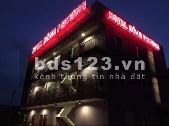 Cần cho thuê khách sạn diện tích rộng có bãi đậu xe hơi.