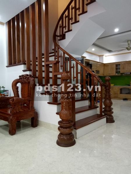 Bán nhà Ngọc Thụy, Sân trước nhà đá bóng, 40m2, 4 tỷ