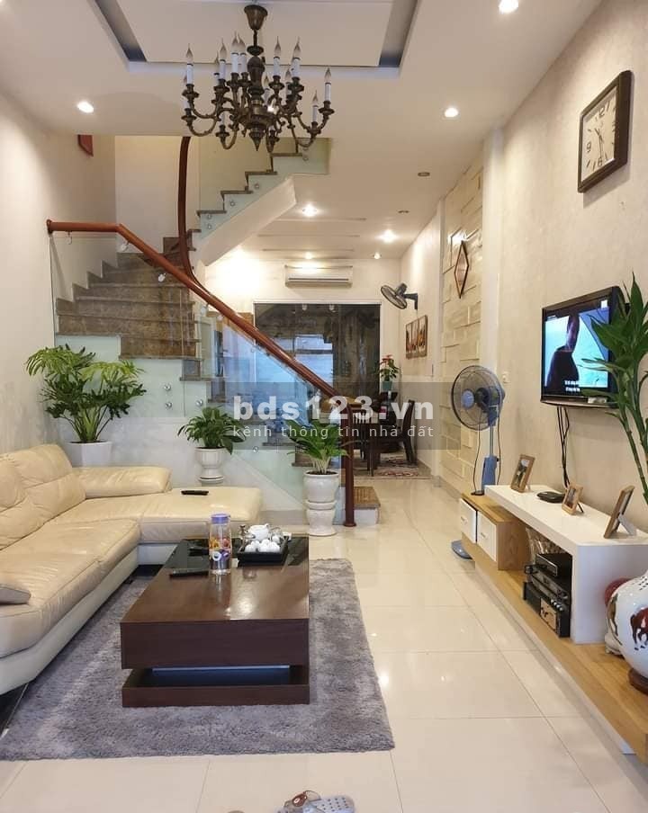 Bán nhà Việt Hưng, Lô góc, Đường Ô tô phóng vèo vèo, 30m2, 2.25 tỷ