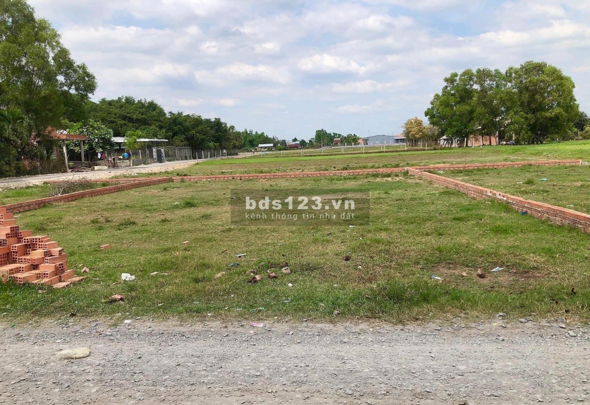 Bán đất gần Trung Tâm Đức Hòa, DT 375m², Giá chỉ 2 tỷ, SHR