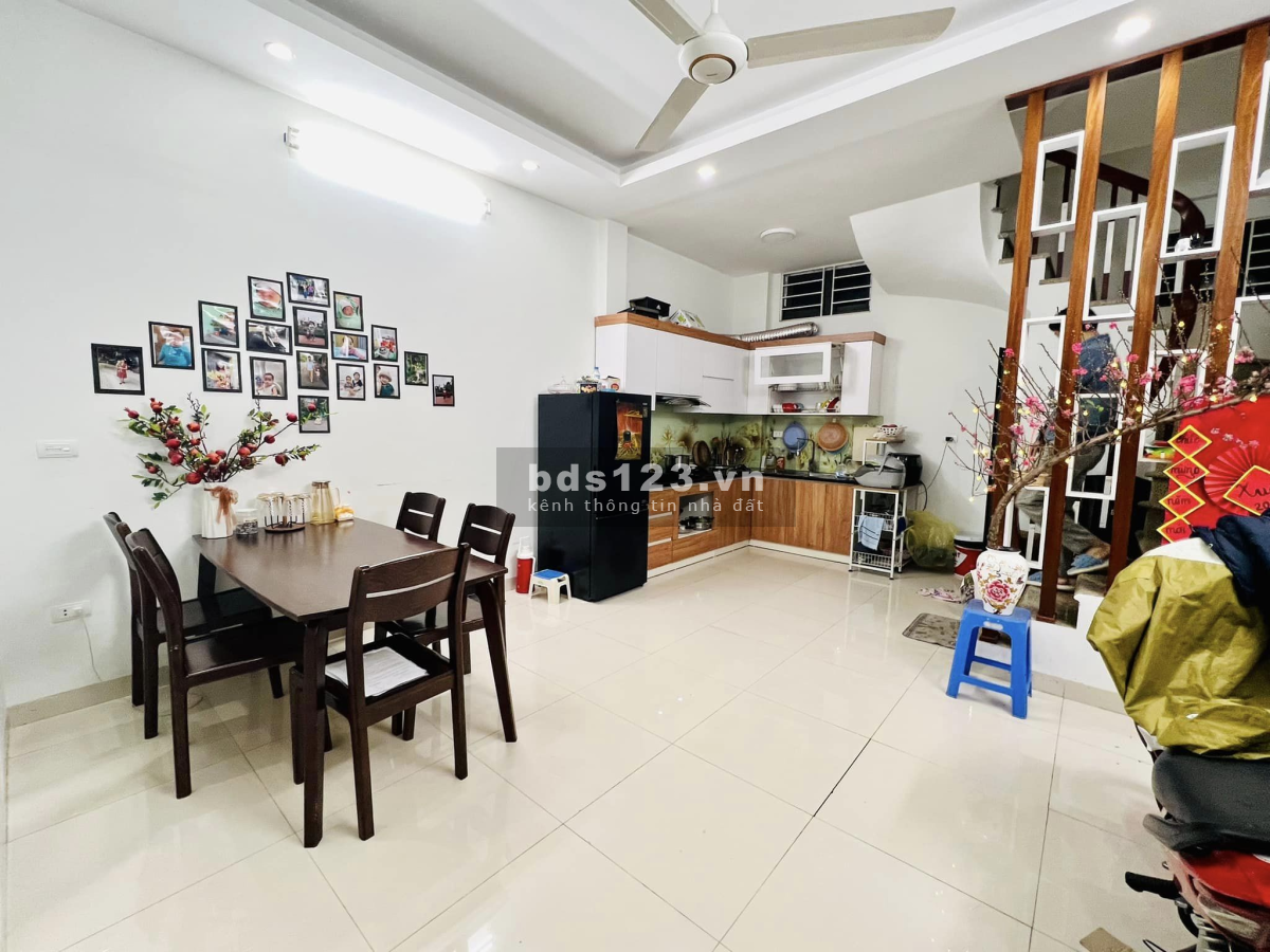 Cần Bay Nhanh Nhà Hồ Tùng Mậu Cầu Giấy full nội thất hiện đại 39m x 5 tầng chỉ hơn 6 tỷ