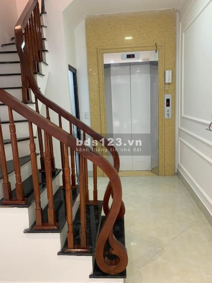 Siêu hot tại Minh Khai, sát phố, ngõ rộng, oto tải tránh, 32m2x 5 tầng, 7 tỷ 9