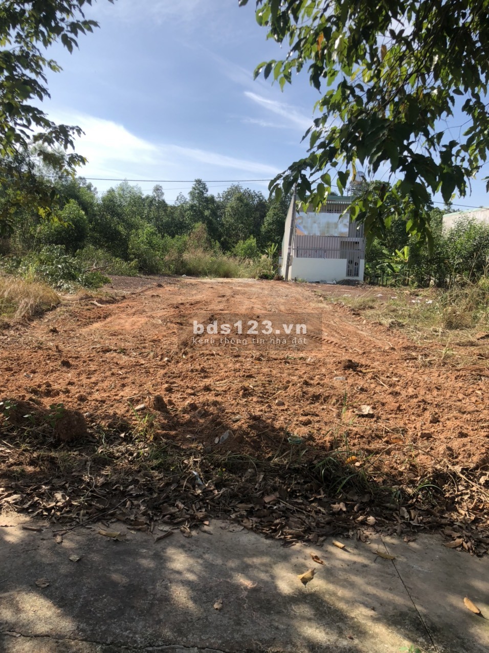 (Chính chủ) bể nợ bán gấp dãy nhà trọ mới xây và lô đất tiện đầu tư ngay KCN Lớn Bình Dương.