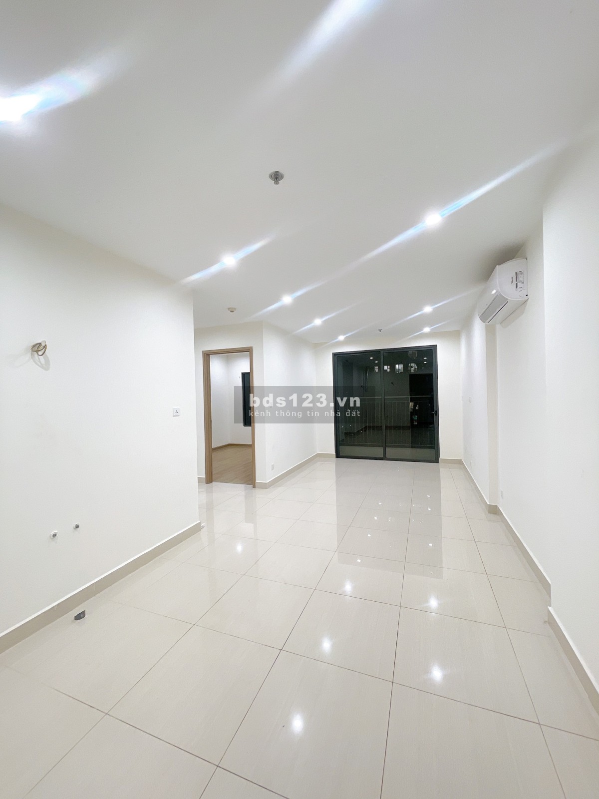 Kẹt vốn làm ăn bán căn hộ 2 PN, DT: 59m2 Vinhomes Grand Park, Q.9.Pháp lý rõ ràng.LH: 0522860724