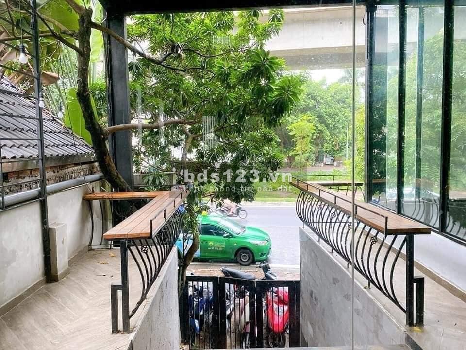 Bán nhà quận Đống Đa, mặt phố Hoàng Cầu. Dt 239m, 4T, MT 8,2M, 73 Tỷ. Vị trí view Hồ KDoanh đa dạng