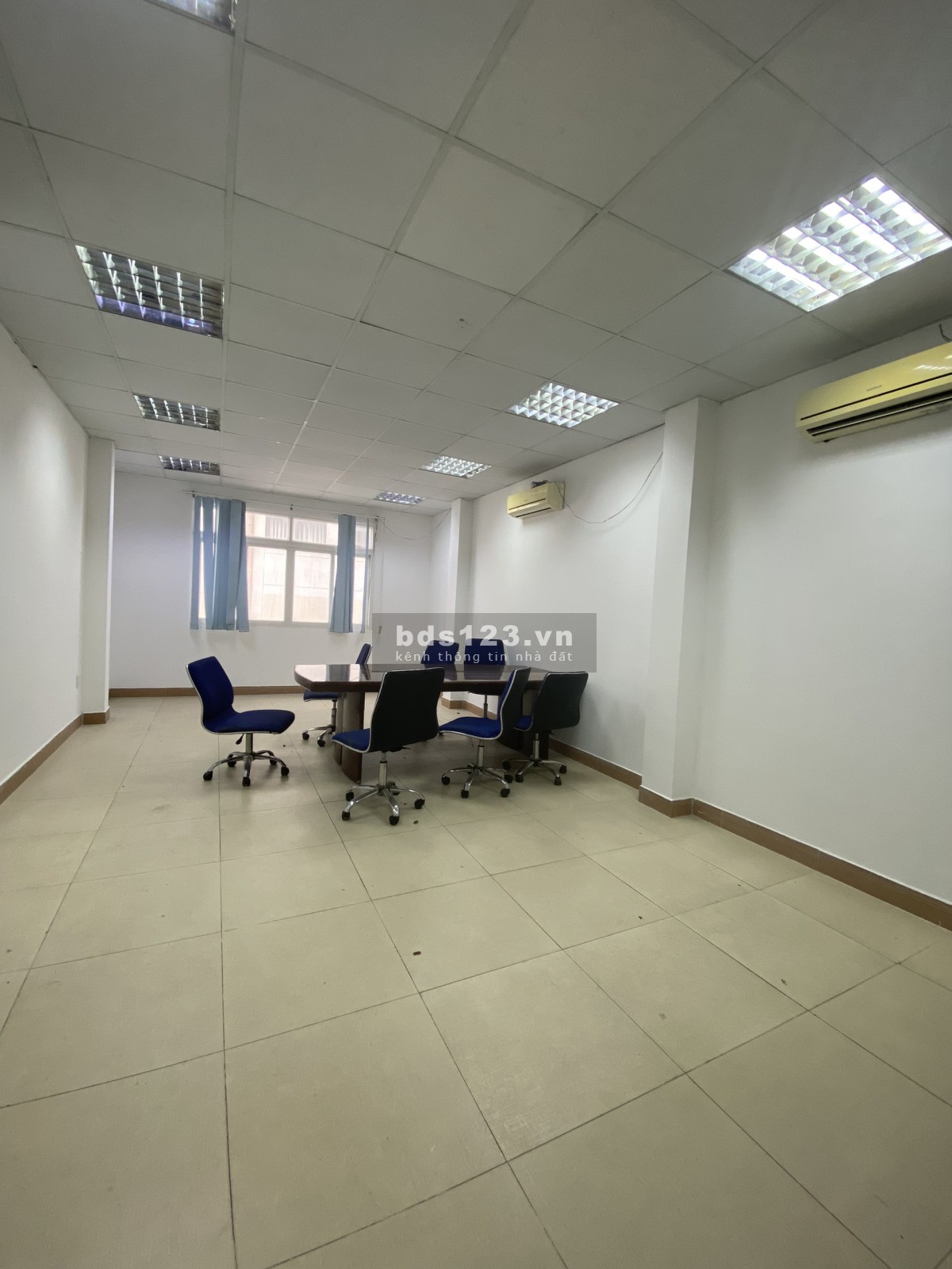 Cho thuê văn phòng 40m2 nhỏ xinh đường Lê Quốc Hưng, trung tâm Quận 4