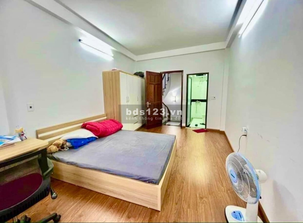 Bán nhà Hoàng Mai cách hồ Đền Lừ 150m, ngõ xe con đỗ cửa, cách phố 25m, 47m2 chỉ 4,29 tỷ