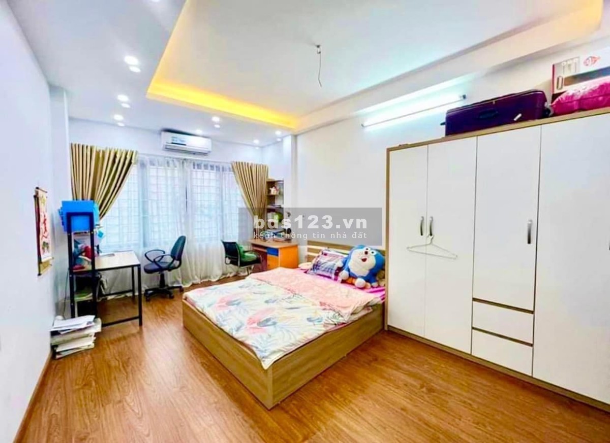 Bán nhà Hoàng Mai cách hồ Đền Lừ 150m, ngõ xe con đỗ cửa, cách phố 25m, 47m2 chỉ 4,29 tỷ