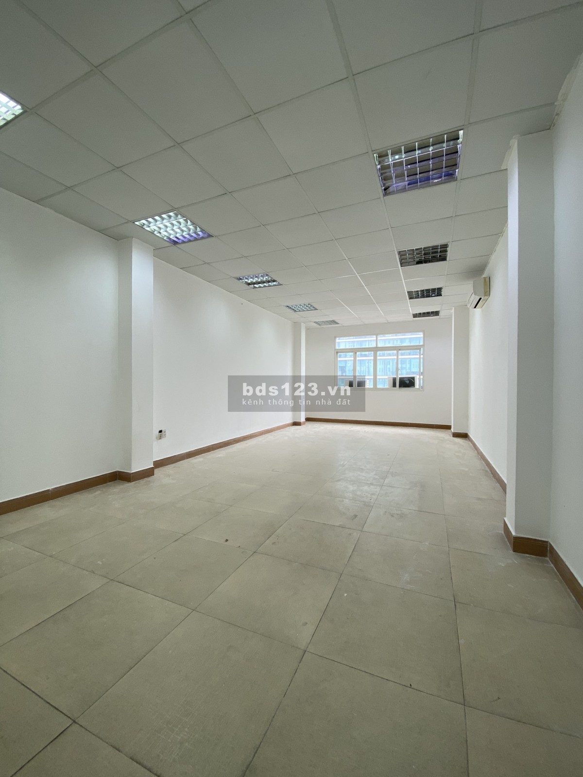 Cho thuê văn phòng 40m2 nhỏ xinh đường Lê Quốc Hưng, trung tâm Quận 4