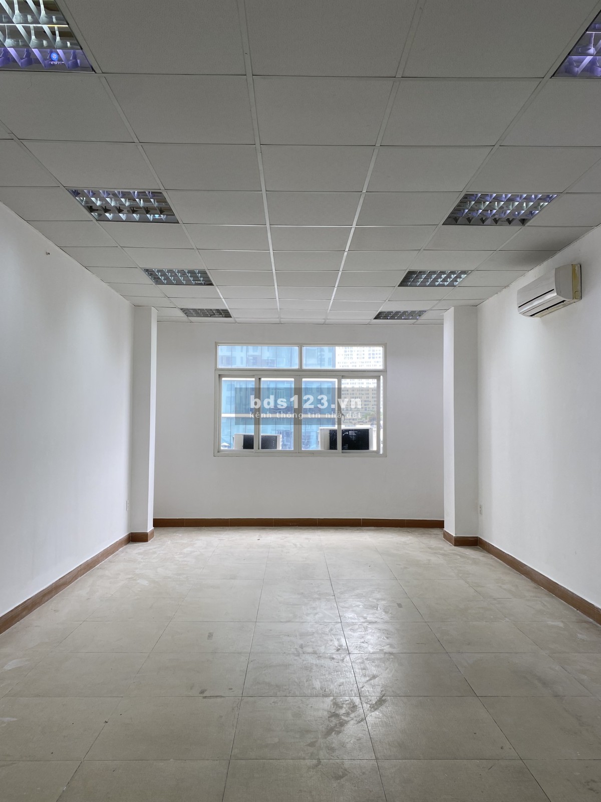 Cho thuê văn phòng 40m2 nhỏ xinh đường Lê Quốc Hưng, trung tâm Quận 4