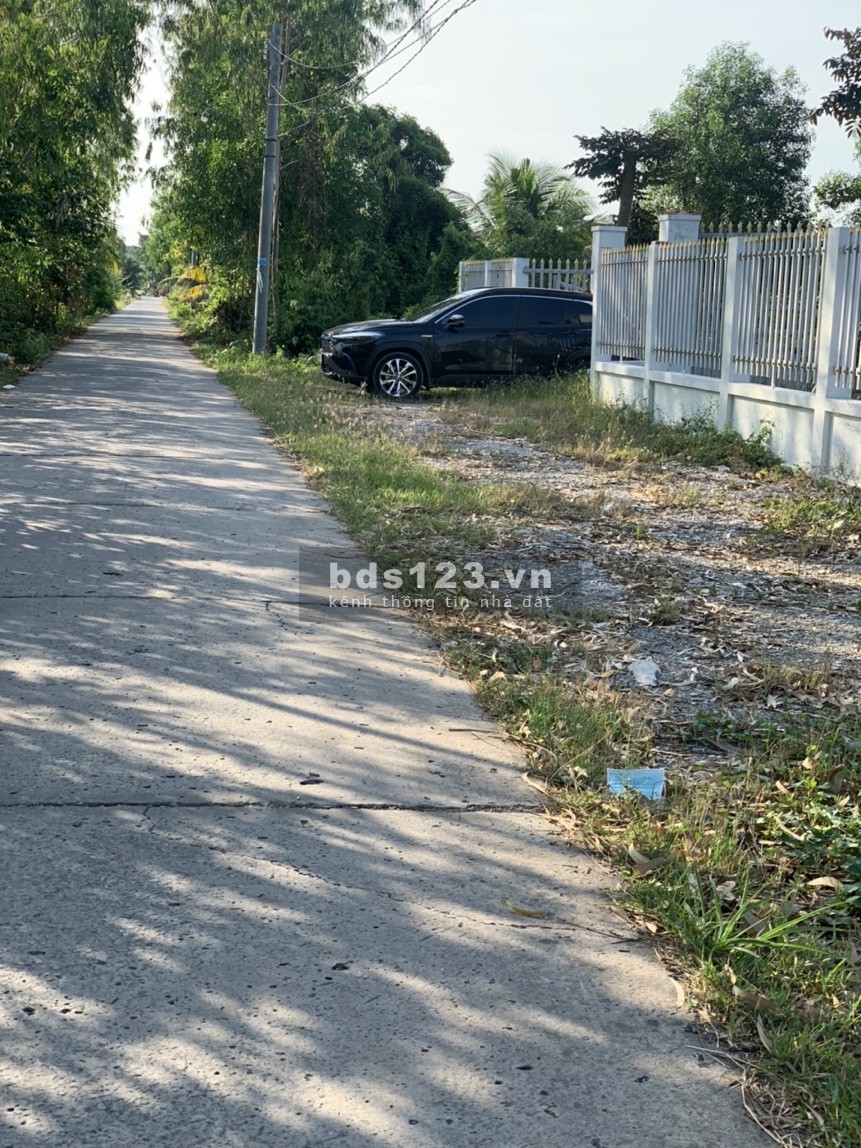 E CÒN 1 LÔ DUY NHẤT VỪA THỔ, VỪA ĐẤT RUỘNG ĐÃ XÂY HÀNG RÀO KIÊN CỐ.. THÍCH HỢP XÂY BIỆT THỰ NHÀ VƯỜN