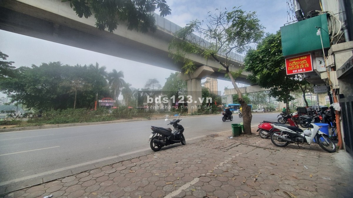 Bán nhà quận Đống Đa, mặt phố Hoàng Cầu. Dt 239m, 4T, MT 8,2M, 73 Tỷ. Vị trí view Hồ KDoanh đa dạng