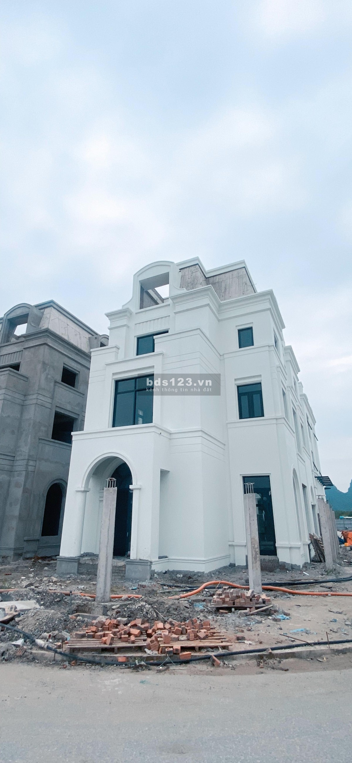 Chính chủ cần thanh khoản một số căn Shophouse mặt đường Trần Quốc Nghiễn. LH 0339579932-0385046850