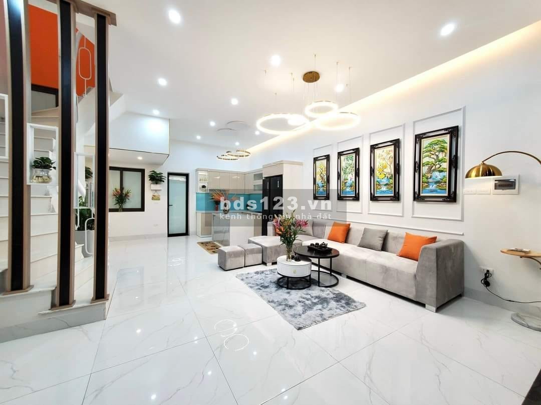 Bán nhà Ngô Gia Tự, Oto tránh, kinh doanh đa dạng, khu vực vip, nhà thiết kế hiện đại.