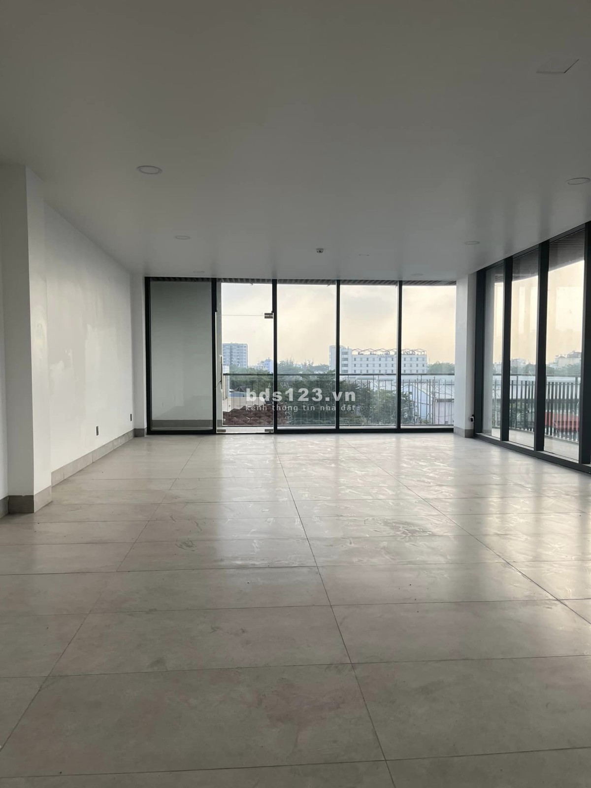 CĂN GÓC MẶT TIỀN LÊ TRỌNG TẤN - SẦM UẤT, THUẬN TIỆN KINH DOANH.