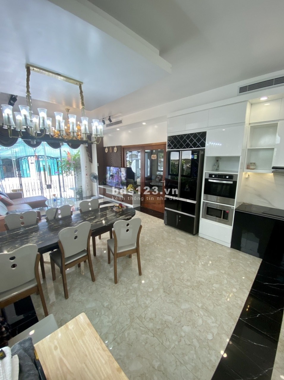 Bán căn đơn lập Vinhomes Imperia đã hoàn thiện full nội thất. Có cầu thang máy.