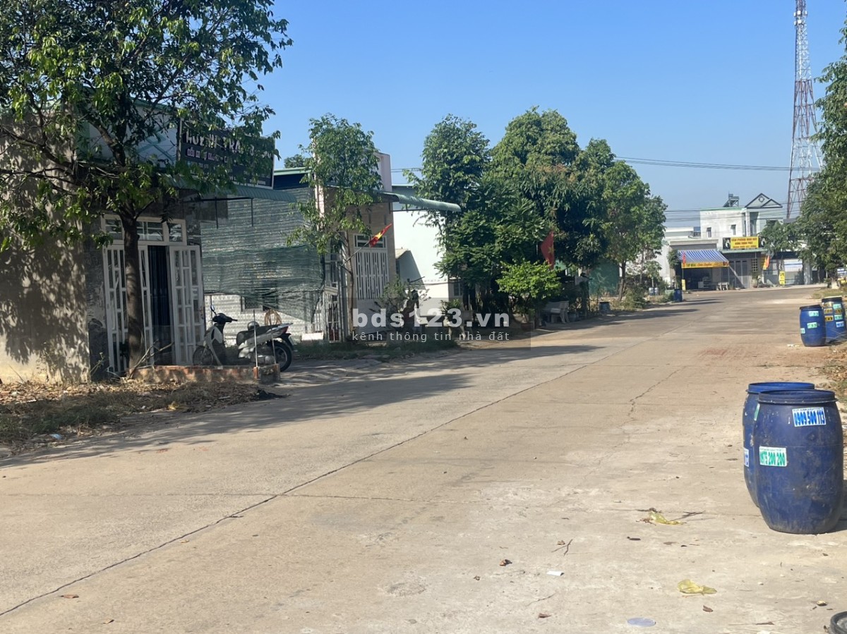 Cần tiền chữa bệnh bán gấp 110m2 và 10 phòng trọ đang kinh doanh ổn định tại KDT Bình Dương