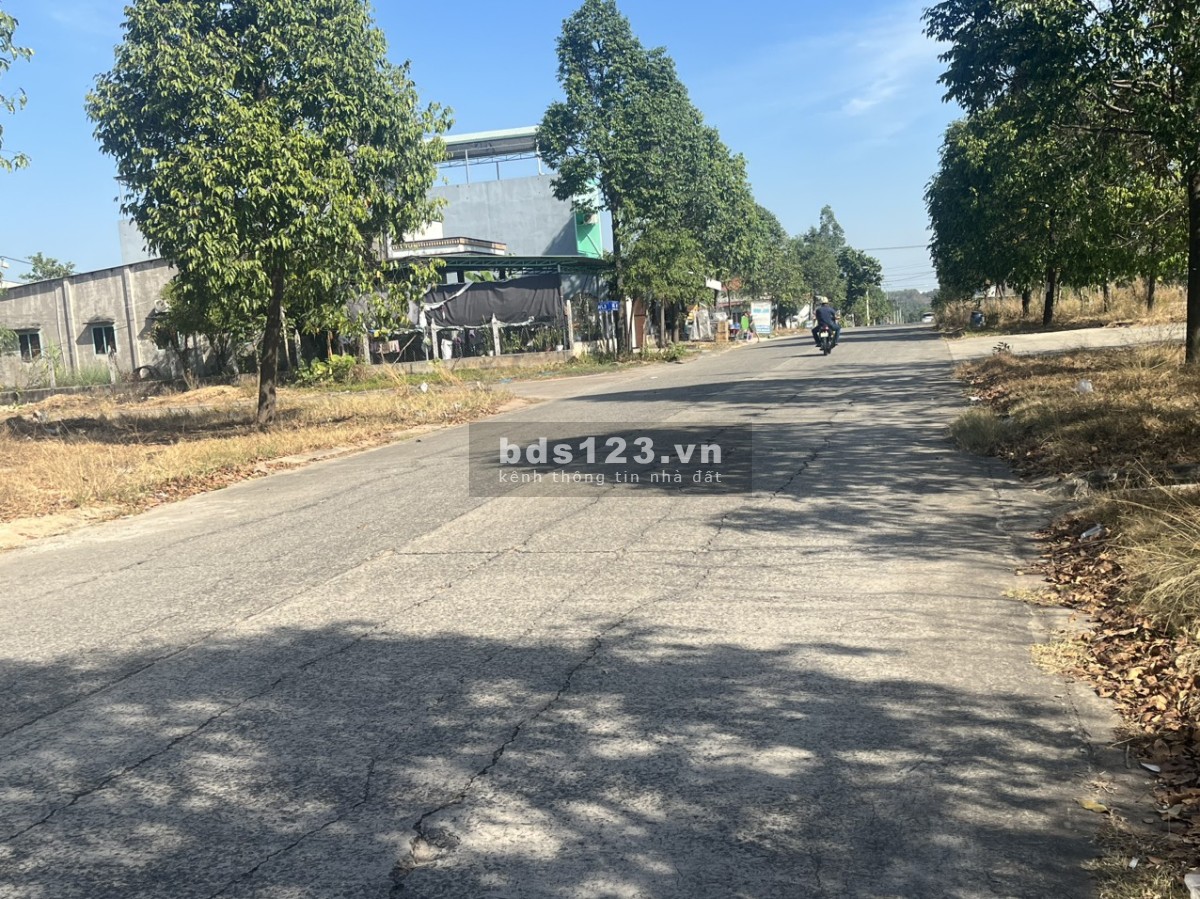 Cần tiền chữa bệnh bán gấp 110m2 và 10 phòng trọ đang kinh doanh ổn định tại KDT Bình Dương