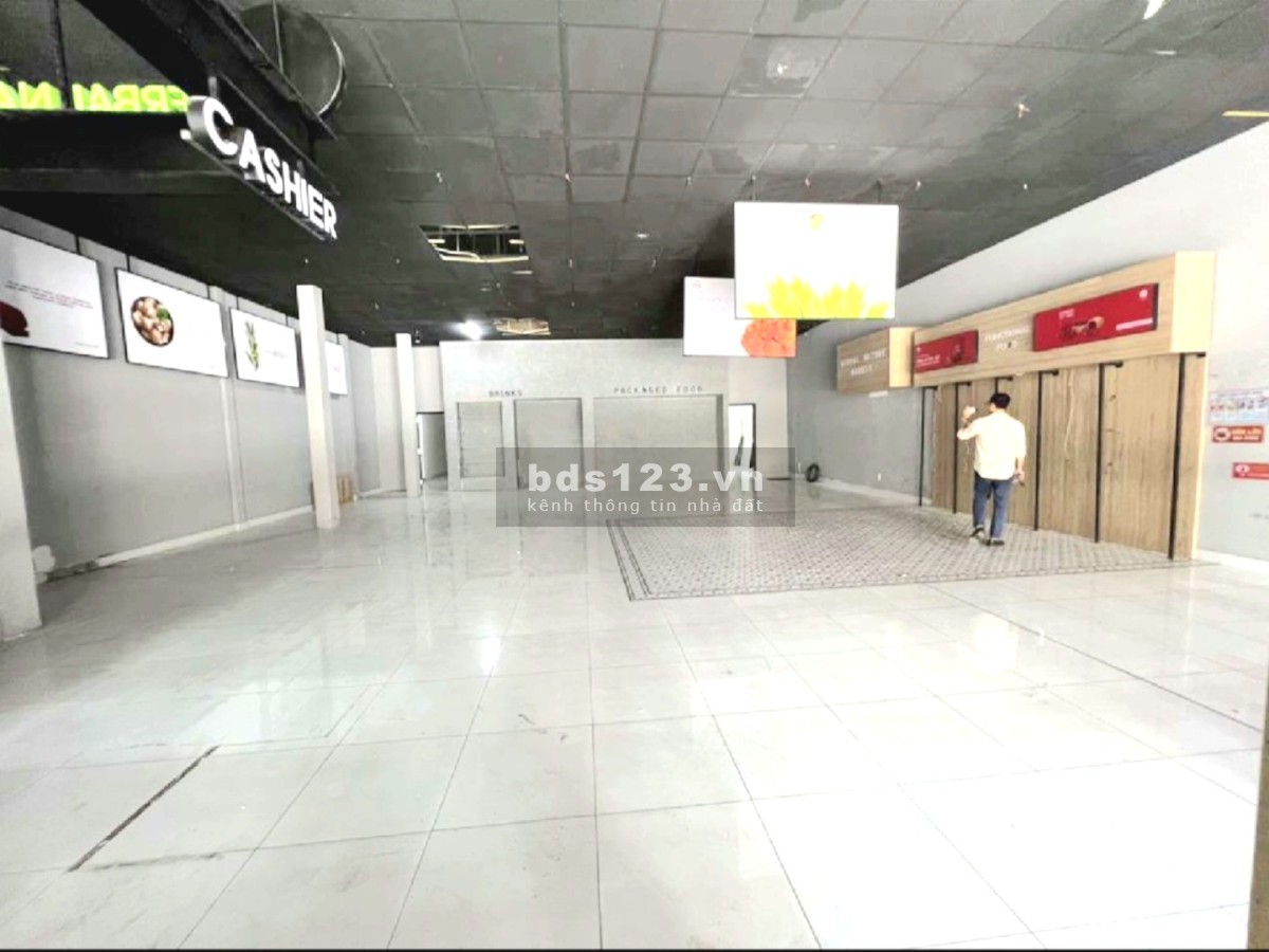 Cho thuê mặt bằng DT 430m² góc 2 mặt tiền đường Huỳnh Tấn Phát