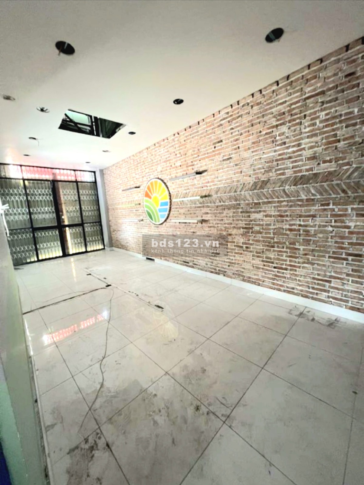 Cho thuê mặt bằng DT 430m² góc 2 mặt tiền đường Huỳnh Tấn Phát