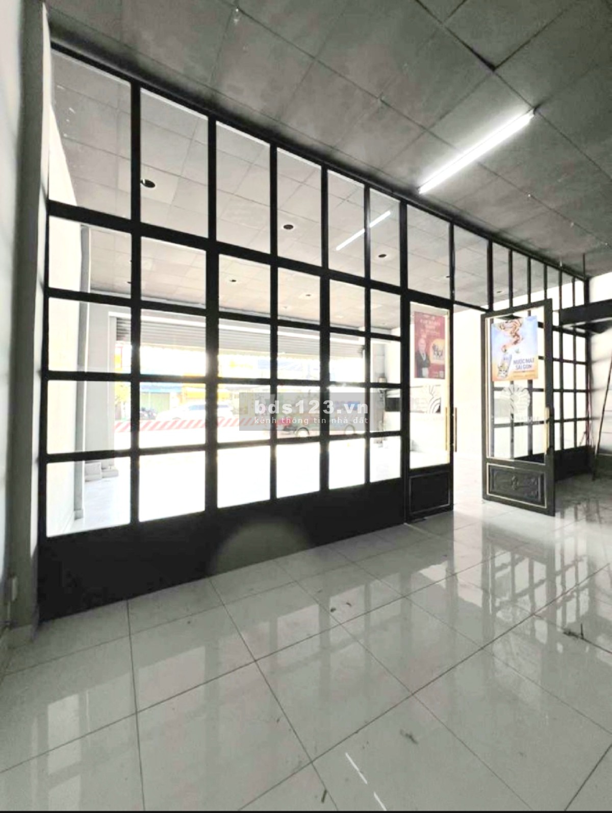Cho thuê mặt bằng DT 430m² góc 2 mặt tiền đường Huỳnh Tấn Phát