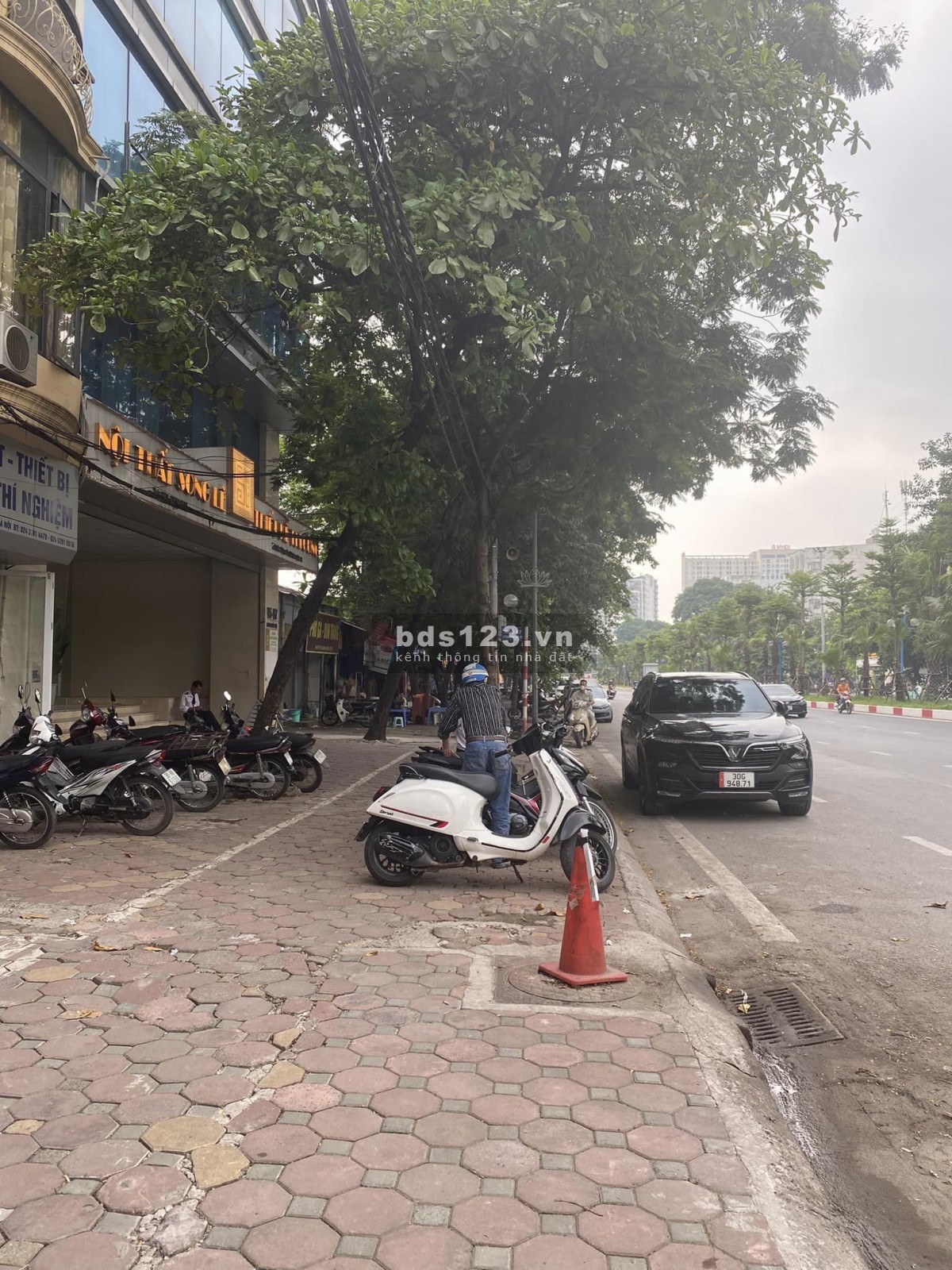 Chính chủ bán tòa nhà văn phòng Hoàng Quốc Việt - Cầu Giấy. DT 295M2, MT 8M, 9 tầng. Giá hơn 179 tỷ