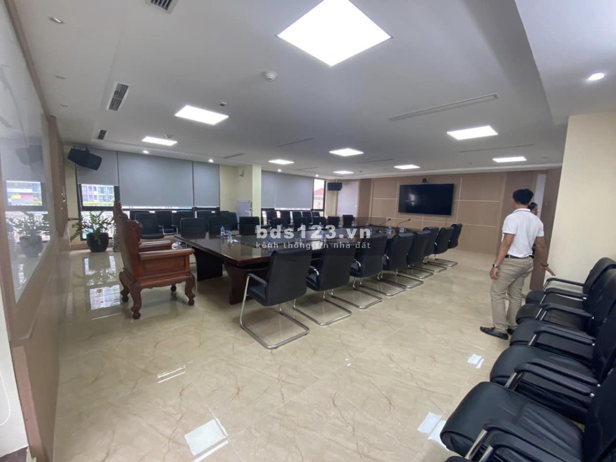 Chính chủ bán tòa nhà văn phòng Hoàng Quốc Việt - Cầu Giấy. DT 295M2, MT 8M, 9 tầng. Giá hơn 179 tỷ