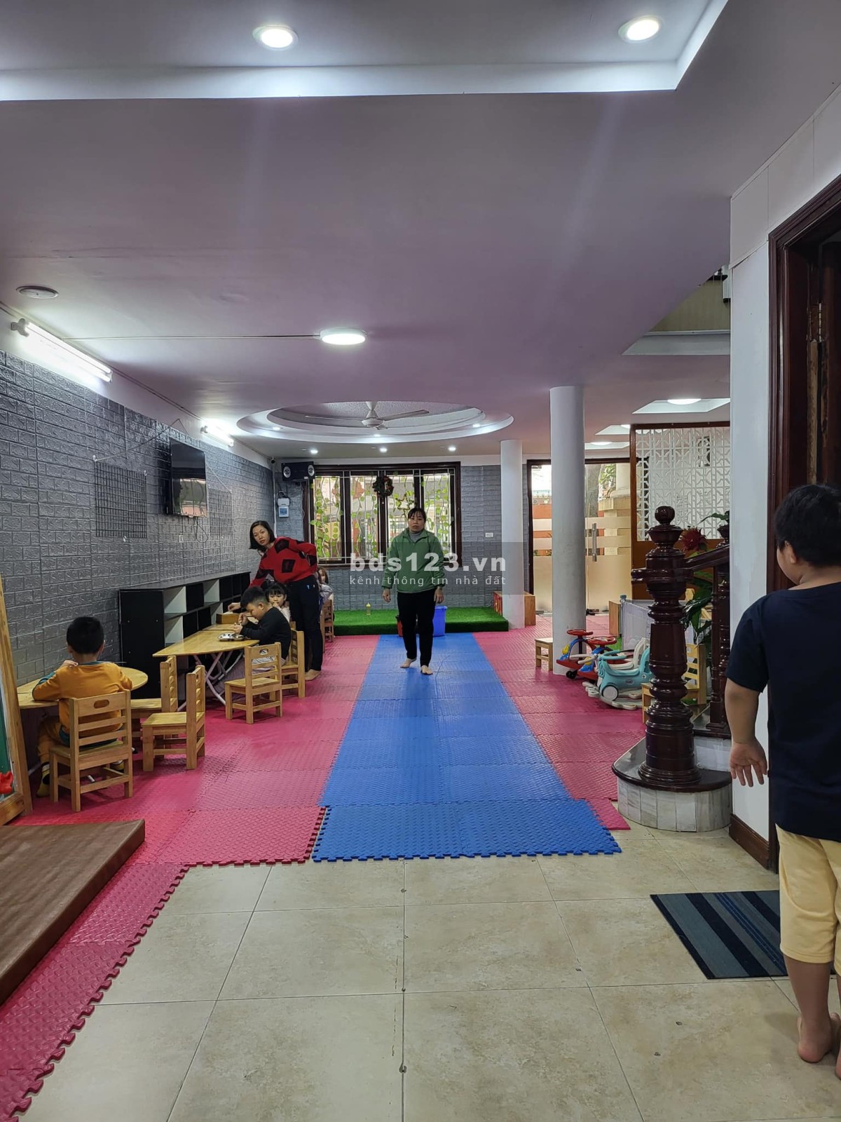 Bán biệt thự quận Cầu Giấy, làng quốc tế Thăng Long, diện tích 207m2, 4T, mt 8,4m, 45 tỷ