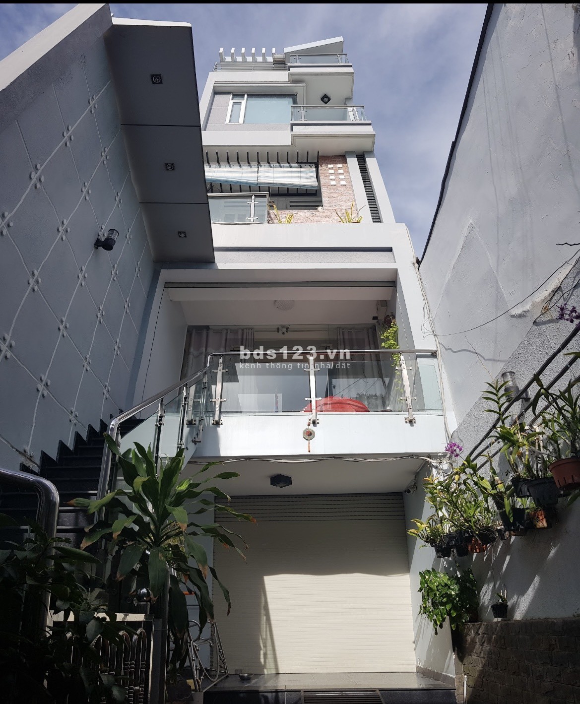 Cần bán gấp nhà nguyên căn ngay chợ