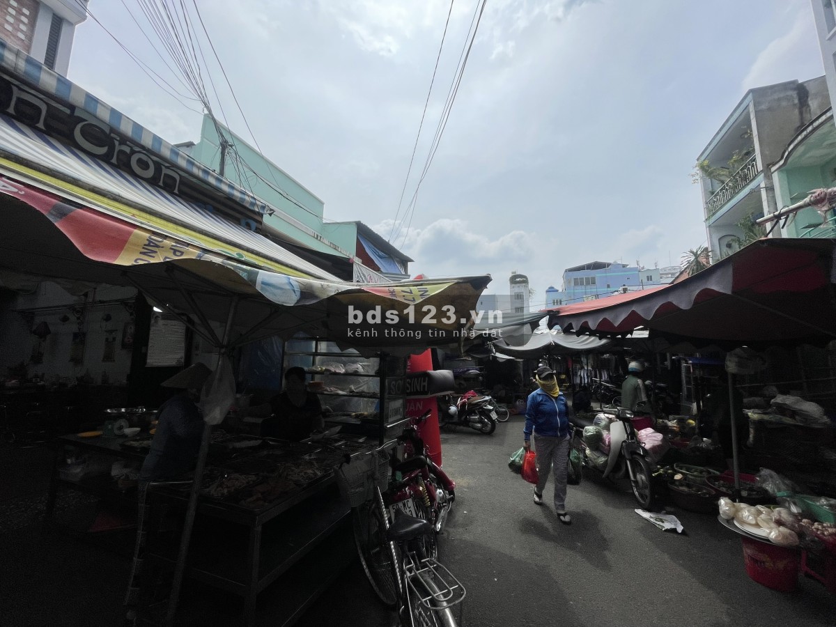 Cần bán gấp nhà nguyên căn ngay chợ