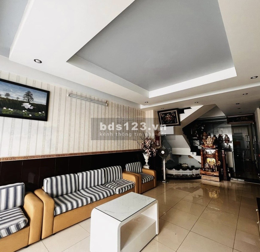 Cần bán gấp nhà nguyên căn ngay chợ