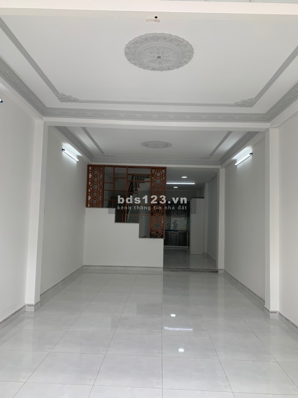 Bán nhà 2 lầu hẻm xe hơi Lò Gốm P9 Q6 nhà trống giao ngay