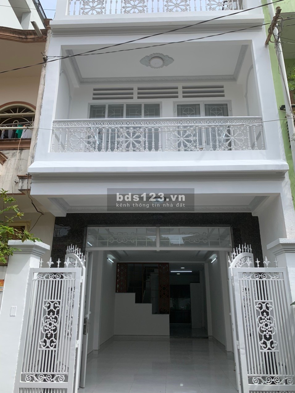 Bán nhà 2 lầu hẻm xe hơi Lò Gốm P9 Q6 nhà trống giao ngay