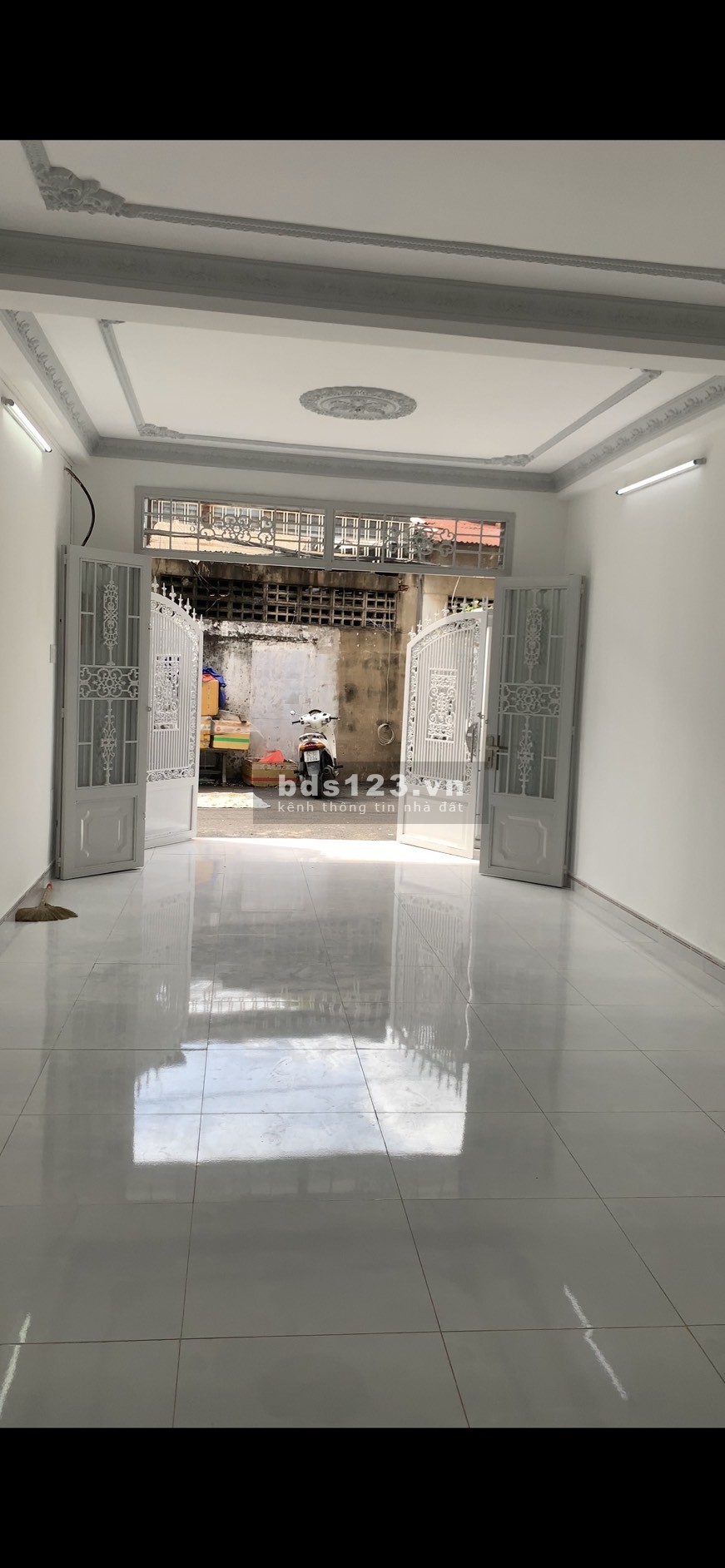 Bán nhà 2 lầu hẻm xe hơi Lò Gốm P9 Q6 nhà trống giao ngay
