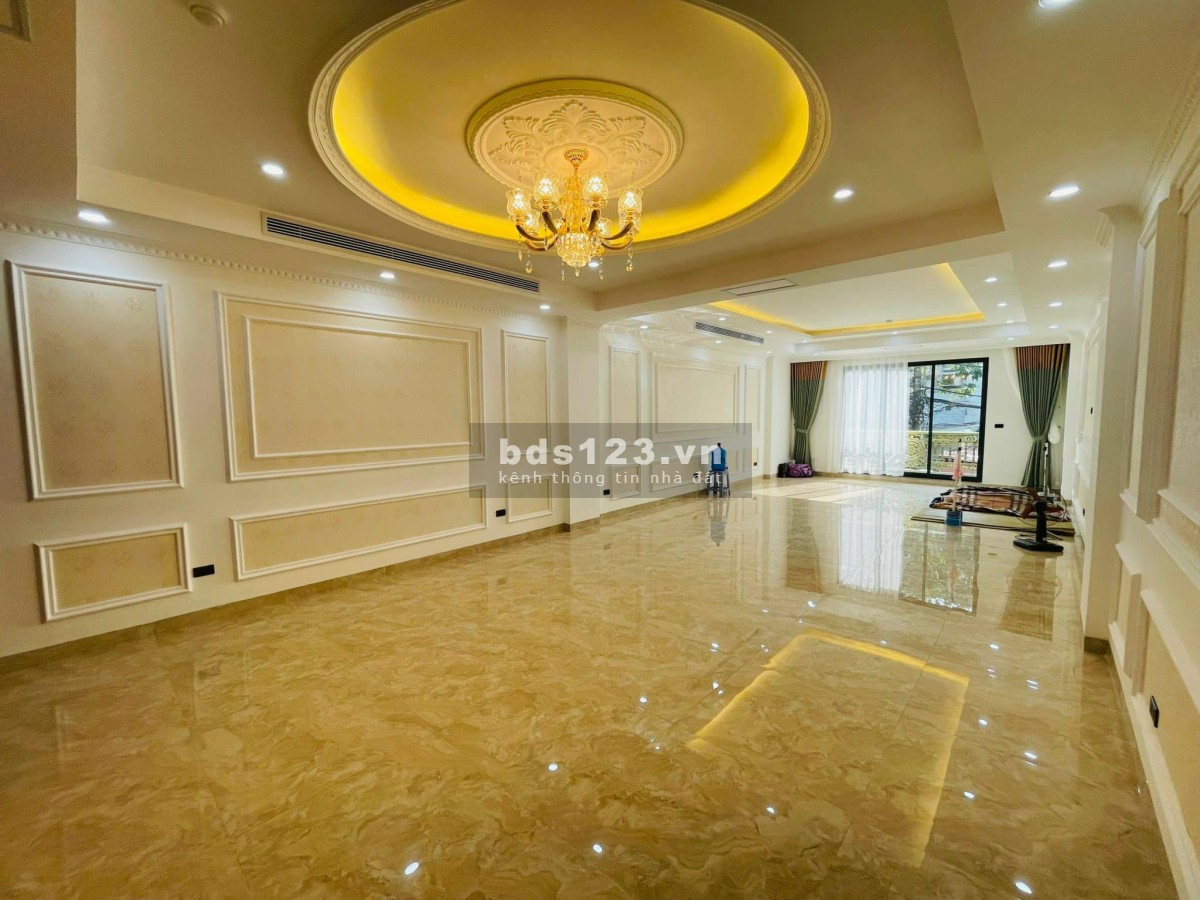 Bán nhà riêng Nghi Tàm Tây Hồ kinh doanh văn phòng 2 ô tô vô nhà giá hơn 7 tỷ