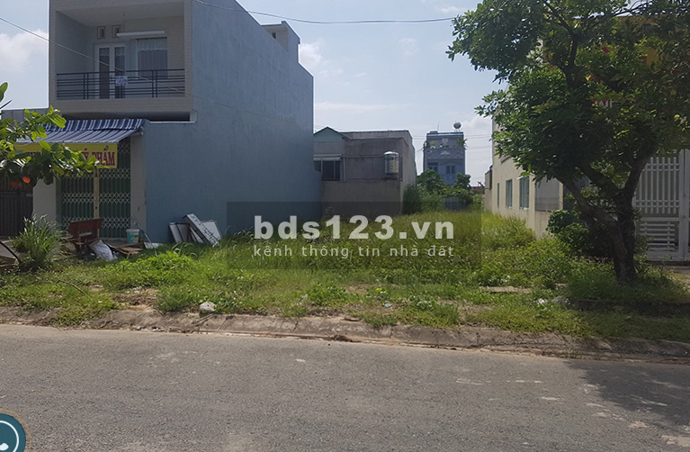 Cần tiền muốn bán gấp lô đất thổ cư ngang 7.5m dài 24m, mặt tiền đường 12m