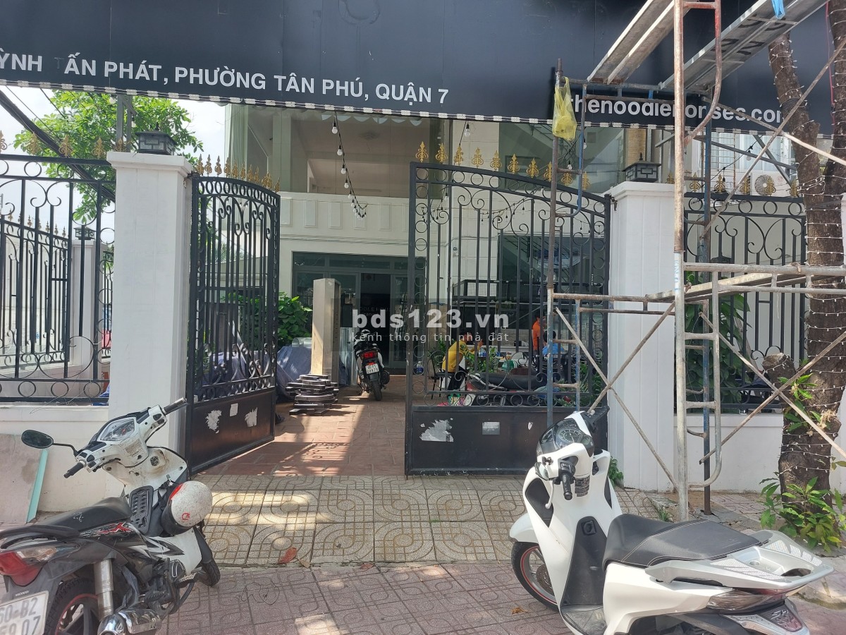 Cho thuê nhà 800m2 góc 2 mặt tiền đường Huỳnh Tấn Phát