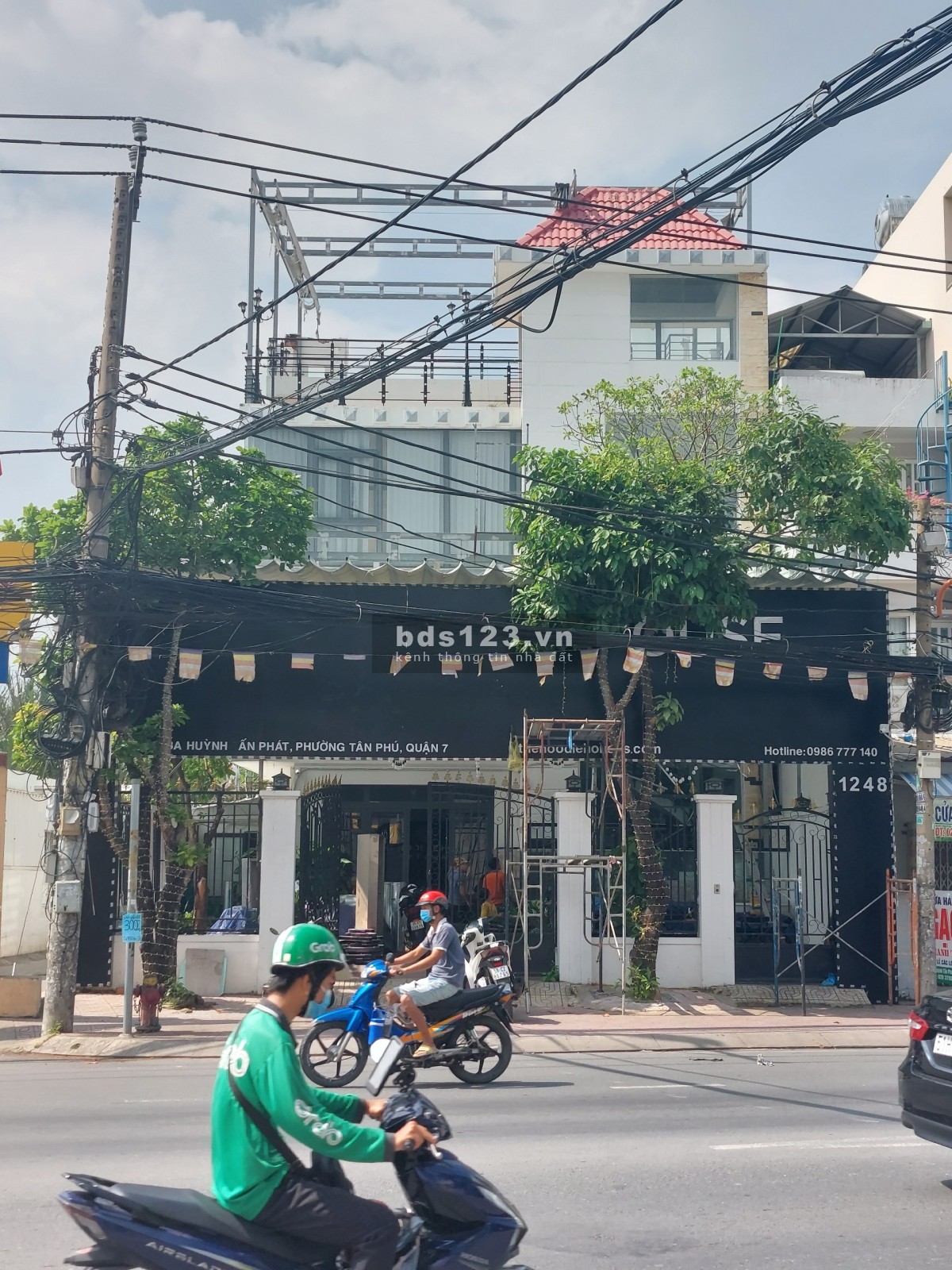 Cho thuê nhà 800m2 góc 2 mặt tiền đường Huỳnh Tấn Phát