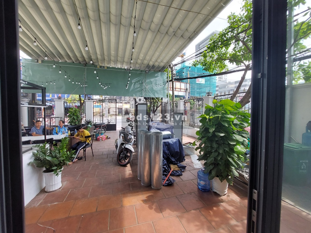 Cho thuê nhà 800m2 góc 2 mặt tiền đường Huỳnh Tấn Phát