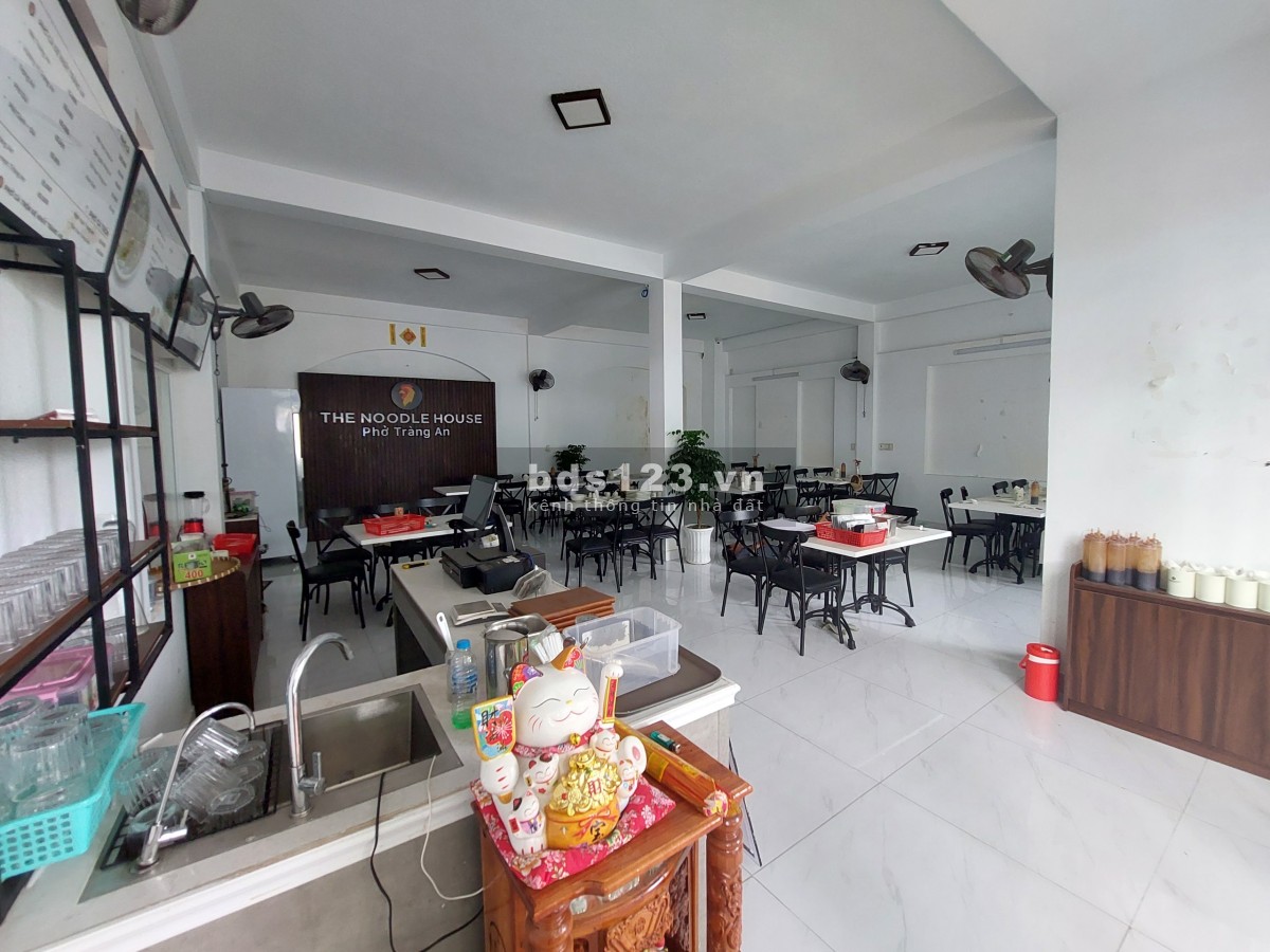 Cho thuê nhà 800m2 góc 2 mặt tiền đường Huỳnh Tấn Phát