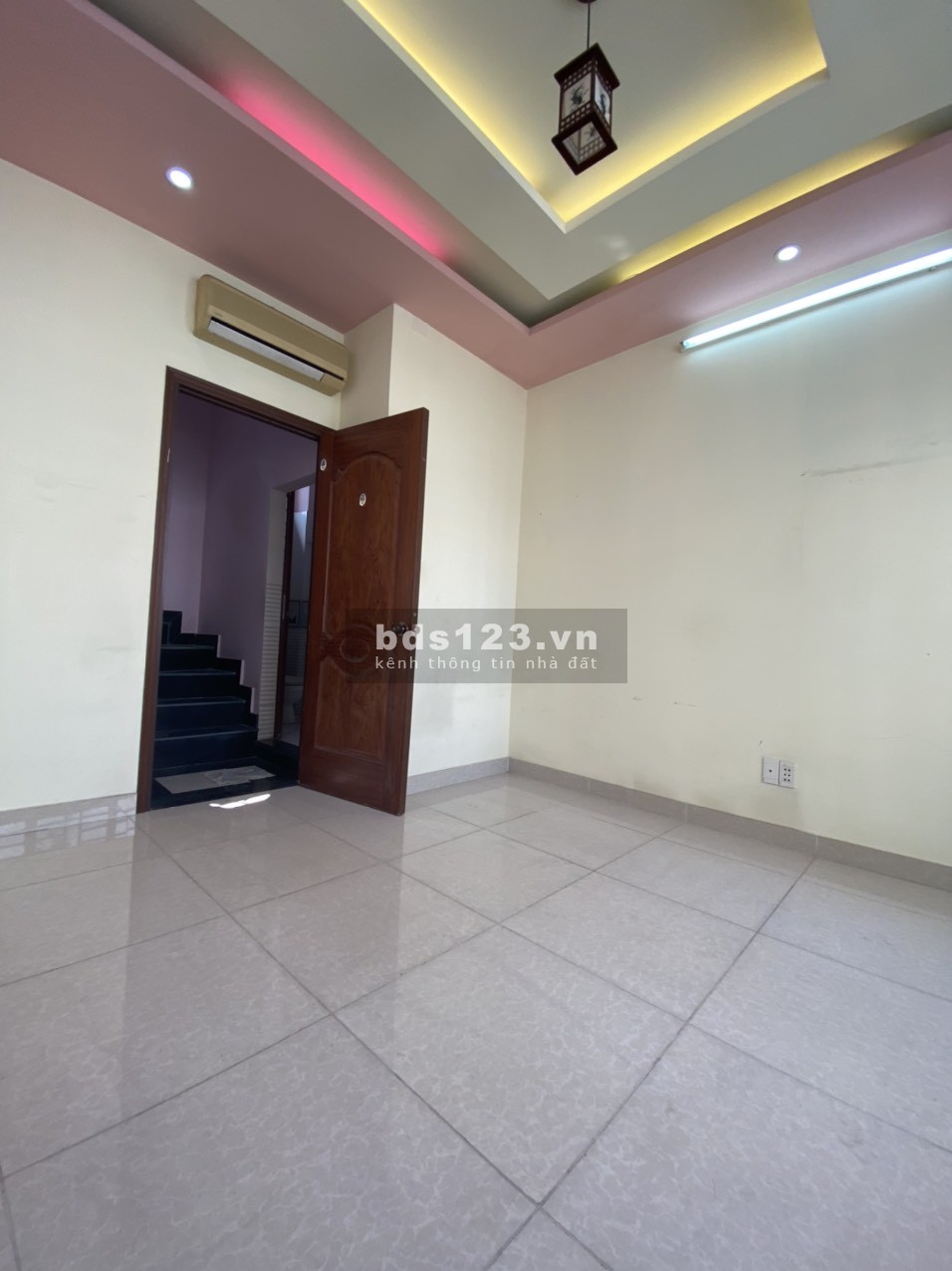 Chính chủ Ngộp cần bán gấp Nhà 2 tầng giá tốt hẻm thoáng đường Nguyễn Thượng Hiền, P.6, Bình Thạnh