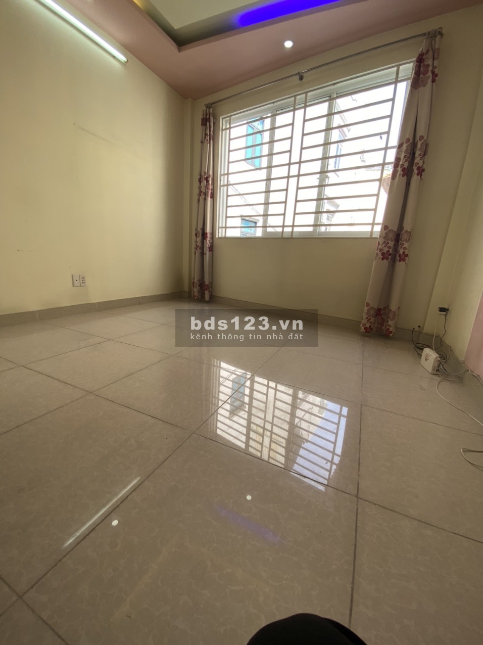 Chính chủ Ngộp cần bán gấp Nhà 2 tầng giá tốt hẻm thoáng đường Nguyễn Thượng Hiền, P.6, Bình Thạnh