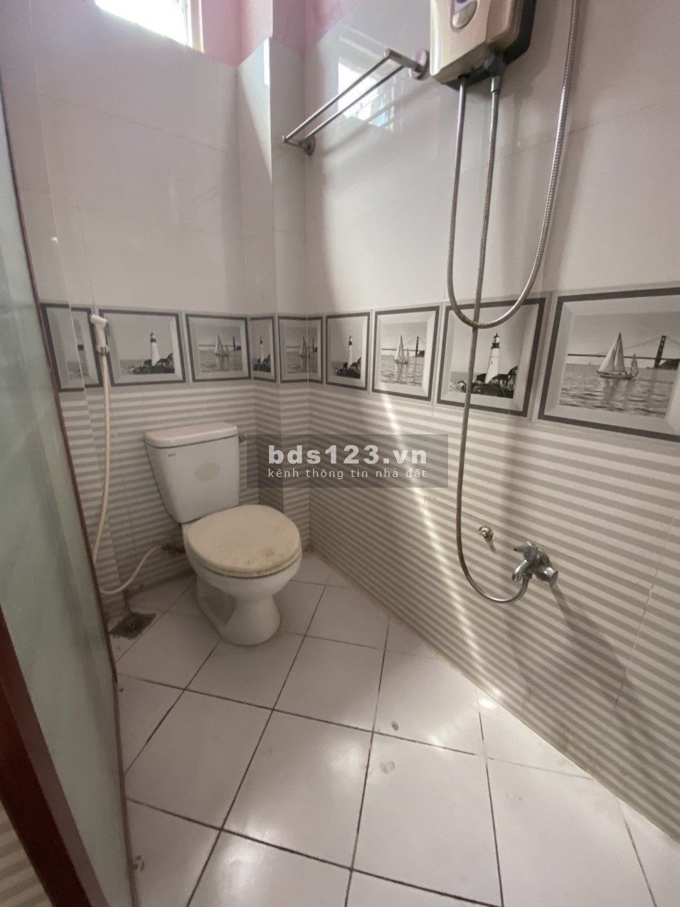 Chính chủ Ngộp cần bán gấp Nhà 2 tầng giá tốt hẻm thoáng đường Nguyễn Thượng Hiền, P.6, Bình Thạnh